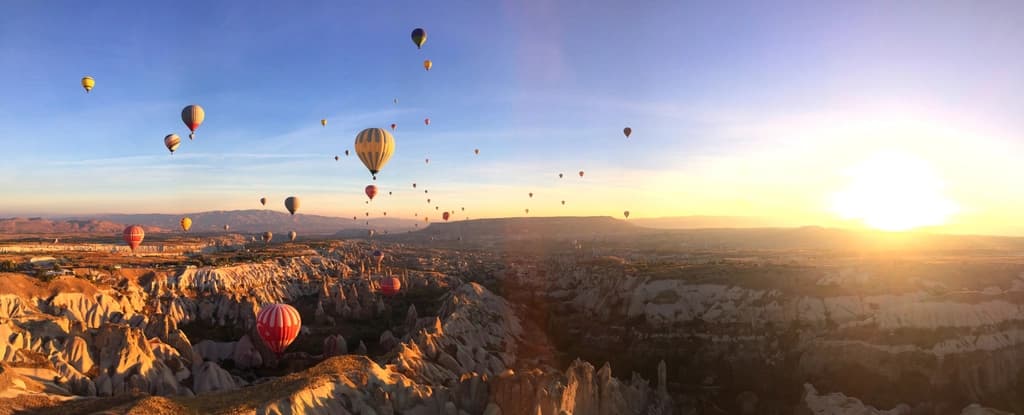 Vallee au lever du soleil, vue depuis la nacelle